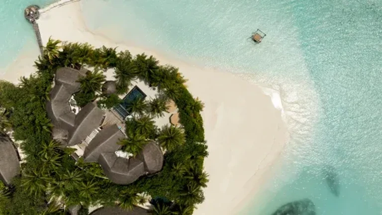 Constance Halaveli Maldives — hero