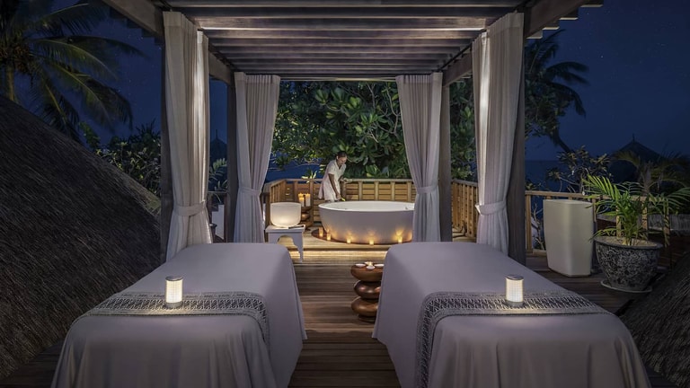 Four Seasons Resort Maldives at Kuda Huraa — photo 25