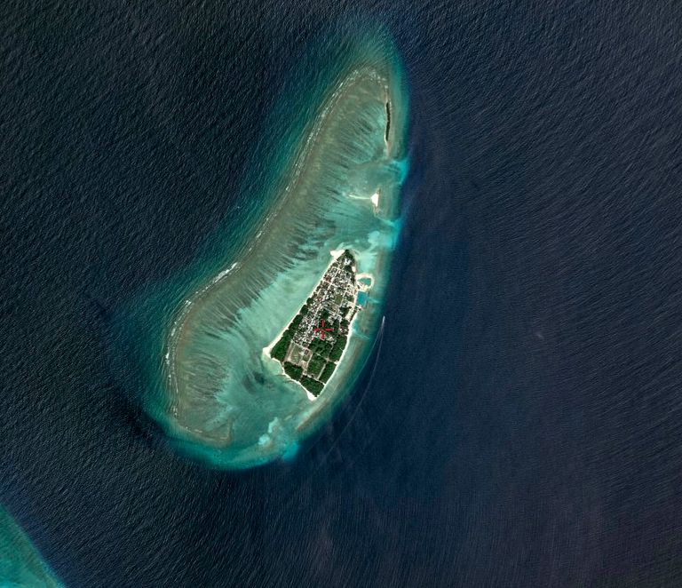 Naivaadhoo