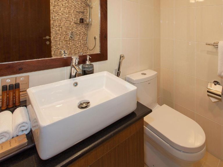 The Somerset Hotel - Free Return Airport Transfer Included