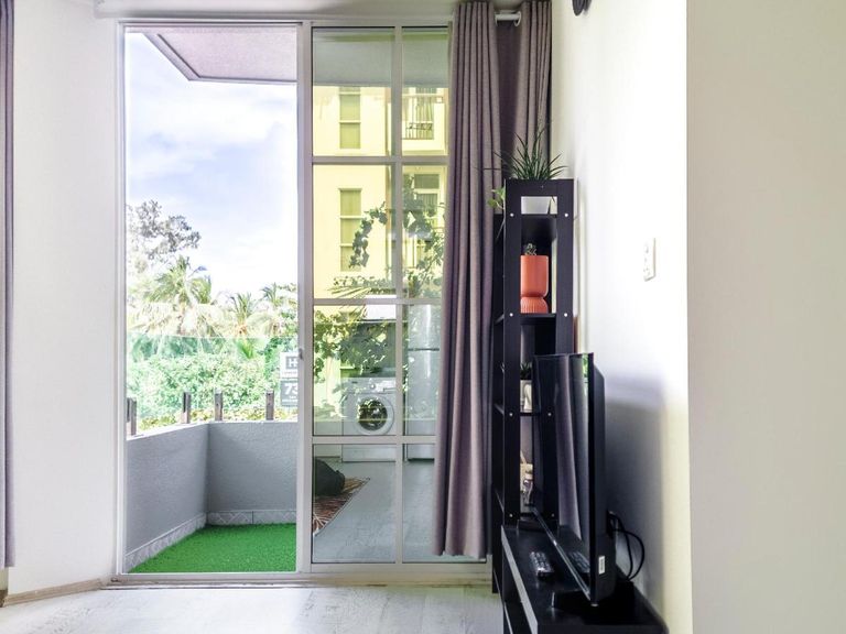 Cozy 1BR apartment by beach - partial ocean view