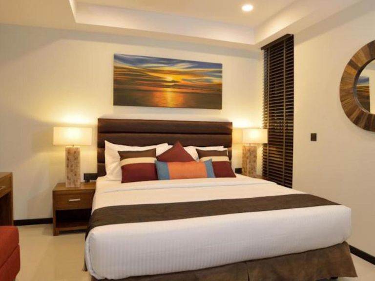 The Somerset Hotel - Free Return Airport Transfer Included