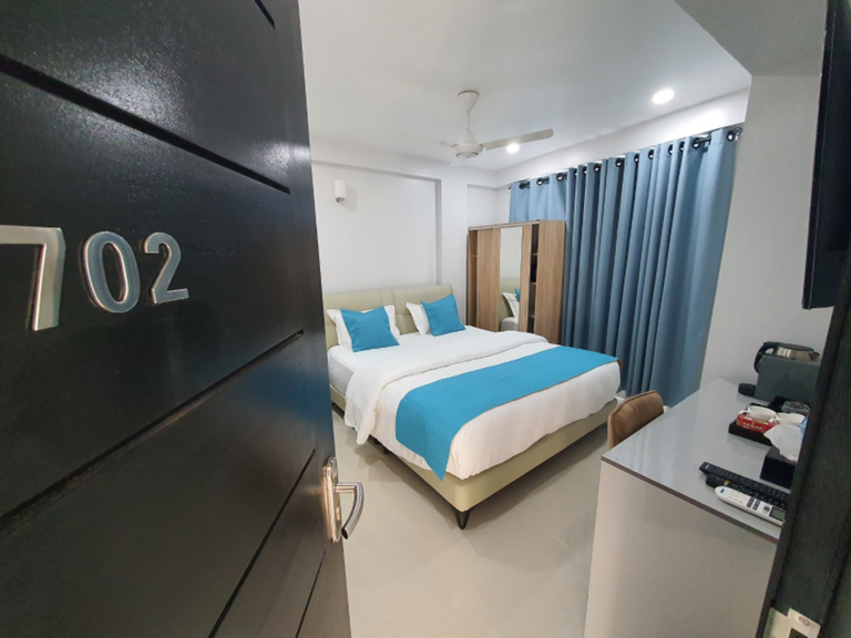 TOUR INN